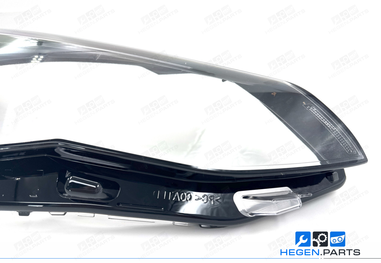 Дясно стъкло (капак) за фар на VW Golf CD1 MK8 20-23